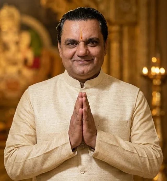 Pandit Acharya Rajiv Ratan Dwivedi — Head Vedic Brahmin Pandit & Karmakand Specialist